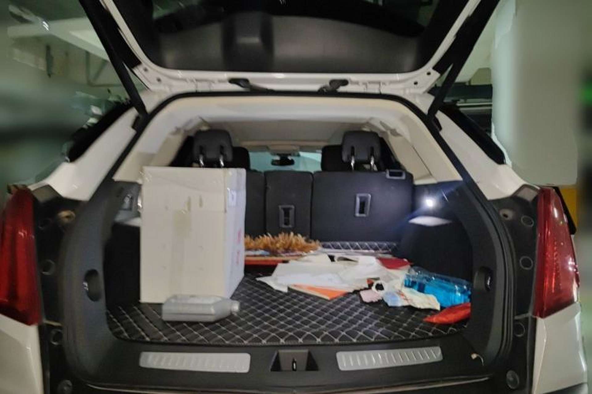 Used Cadillac XT5 2016 25T Luxury Model Trunk