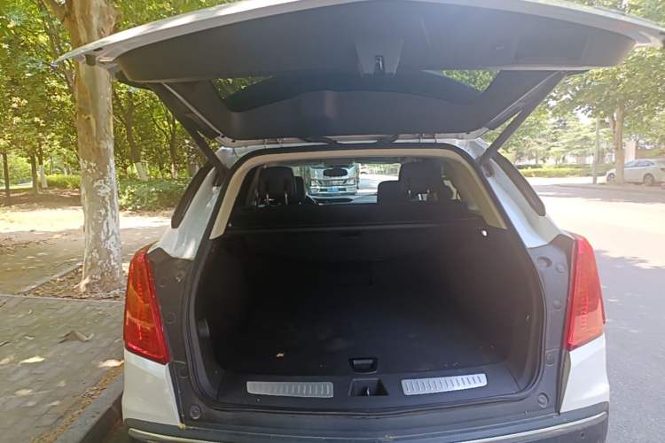 Used Cadillac XT5 2016 25T Luxury Model Trunk