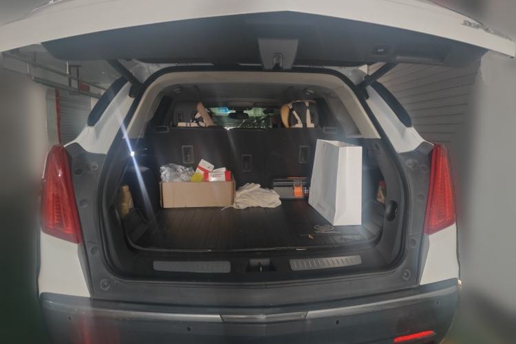 Used Cadillac XT5 2016 25T Luxury Model Trunk