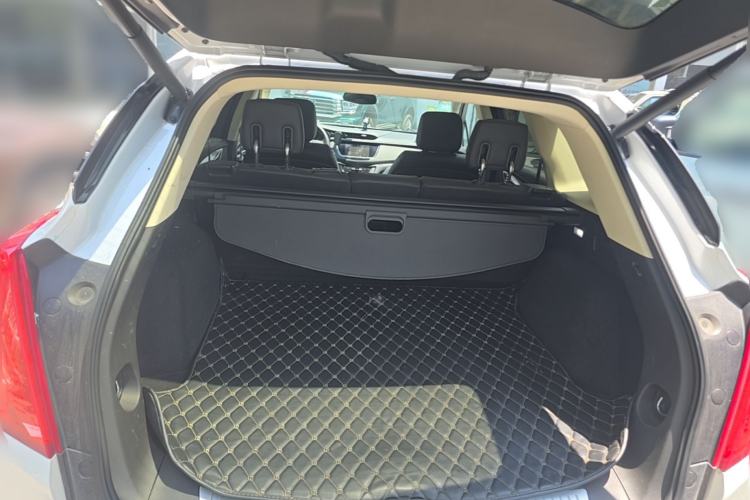 Used Cadillac XT5 2016 25T Luxury Model Trunk