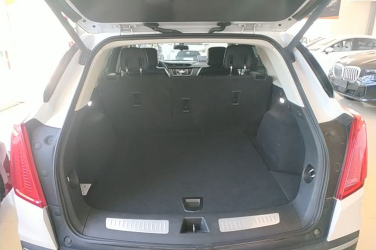Used Cadillac XT5 2016 25T Luxury Model Trunk
