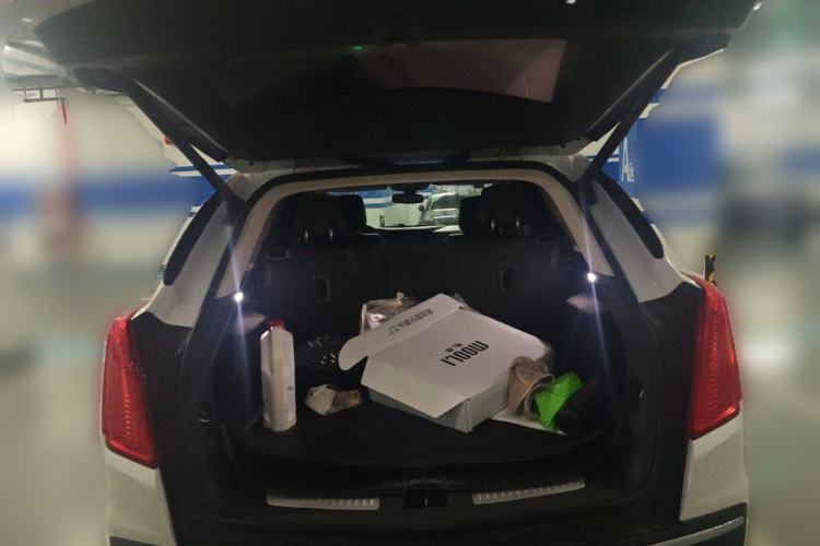 Used Cadillac XT5 2016 25T Luxury Model Trunk