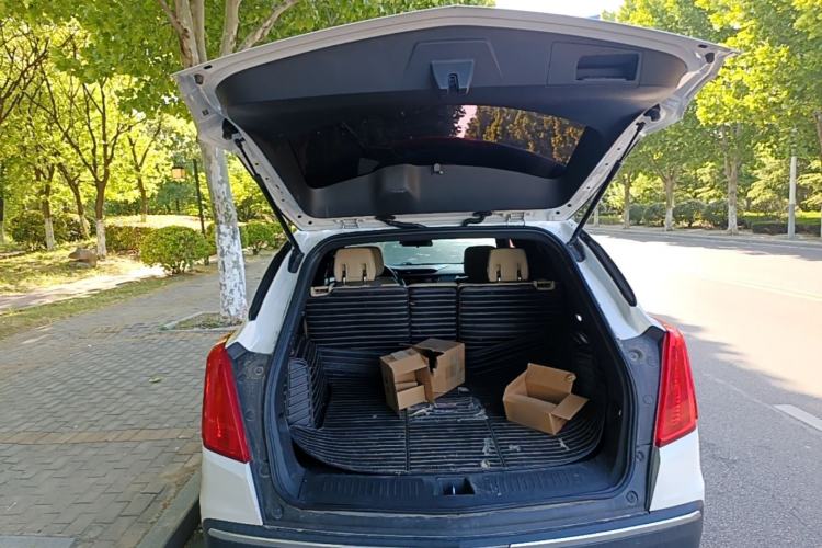Used Cadillac XT5 2016 25T Tech Edition Trunk