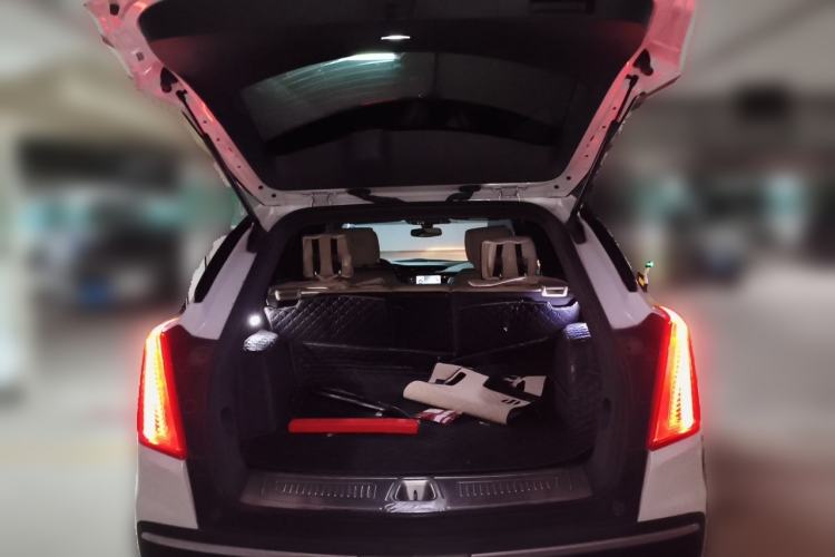 Used Cadillac XT5 2016 28T Four-Wheel Drive Tech Version Trunk