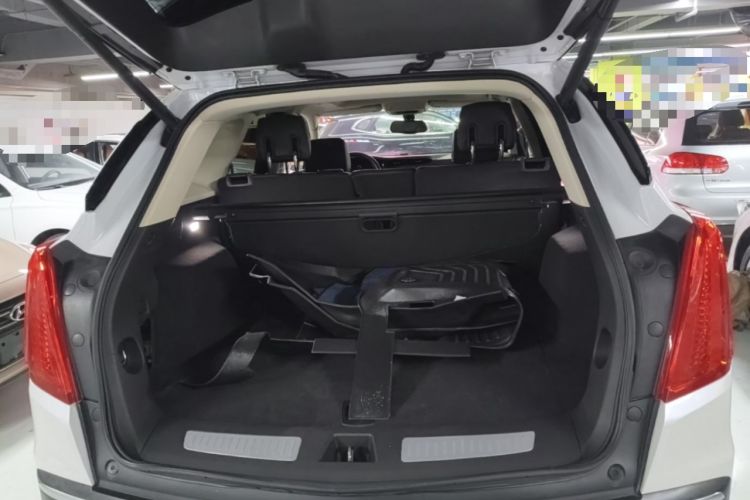 Used Cadillac XT5 2016 25T Luxury Model Trunk