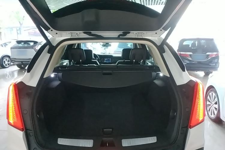 Used Cadillac XT5 2016 25T Luxury Model Trunk