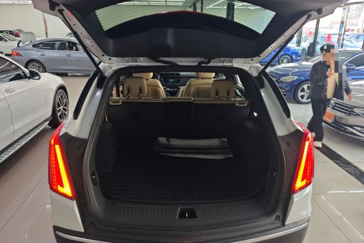 Used Cadillac XT5 2016 25T Tech Edition Trunk