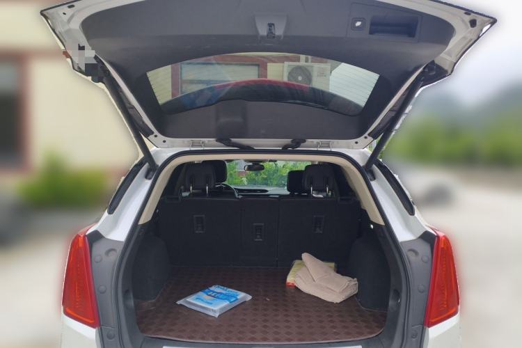 Used Cadillac XT5 2016 25T Luxury Model Trunk