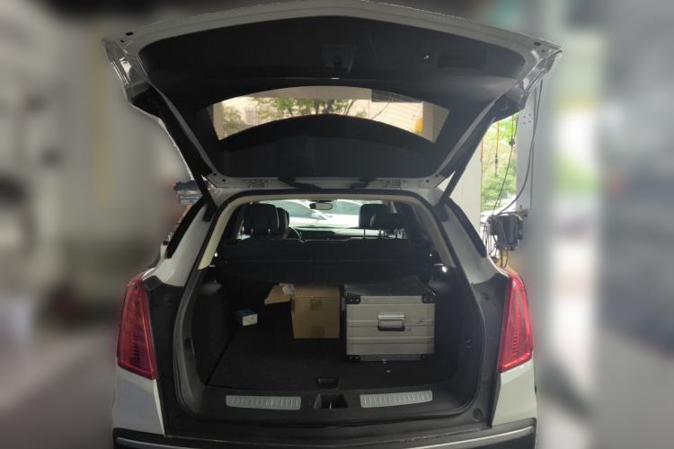 Used Cadillac XT5 2016 25T Luxury Model Trunk