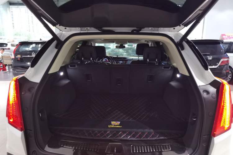 Used Cadillac XT5 2016 25T Luxury Model Trunk