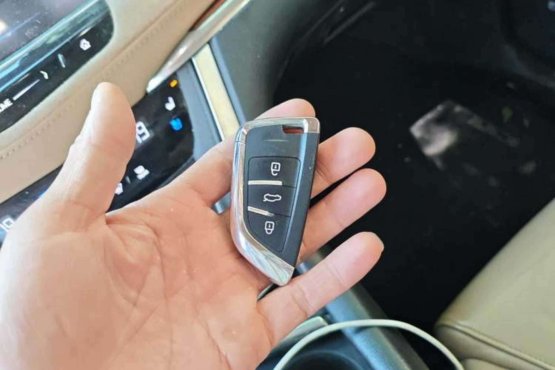 Used Cadillac XT5 2016 28T 4x4 Platinum Edition Vehicle Key