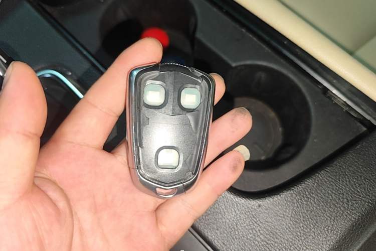 Used Cadillac XT5 2016 25T Tech Edition Vehicle Key
