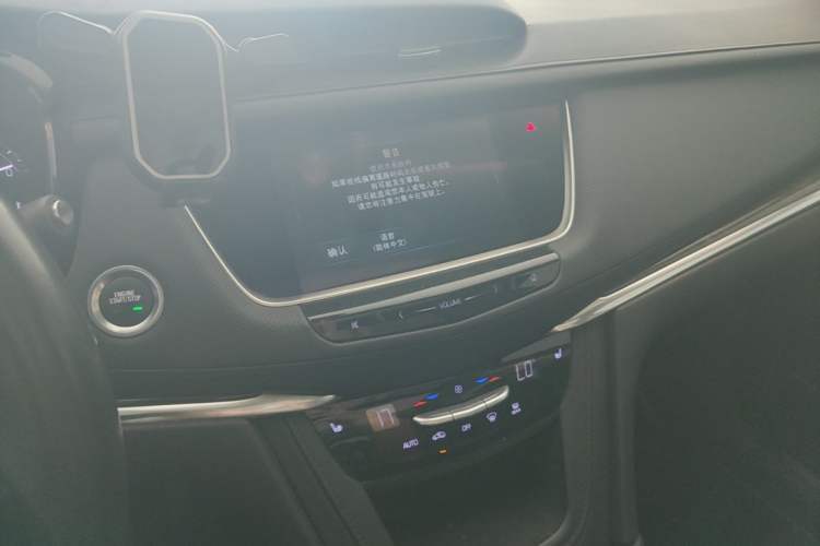 Used Cadillac XT5 2016 25T Luxury Model Audio And AC Panel