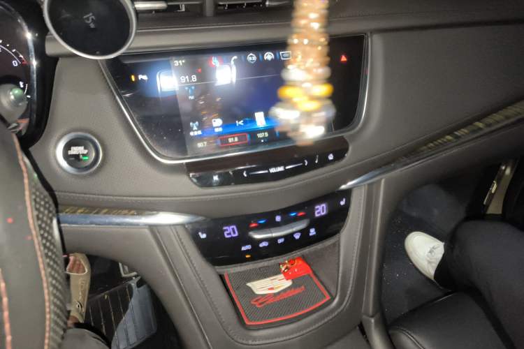 Used Cadillac XT5 2016 28T Four-Wheel Drive Luxury Model Audio And AC Panel