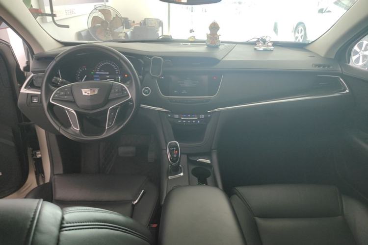 Used Cadillac XT5 2016 25T Luxury Model Center Console