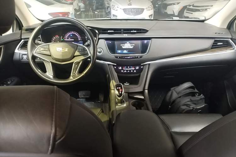 Used Cadillac XT5 2016 25T Luxury Model Center Console