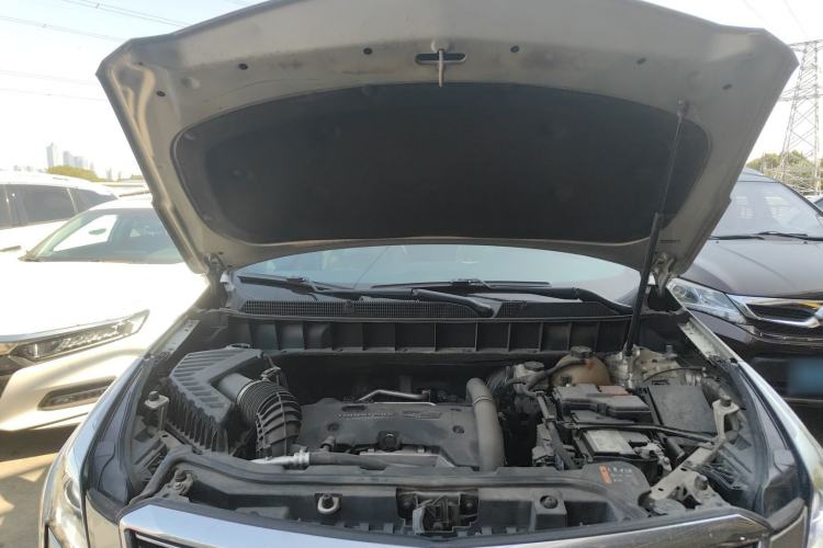 Used Cadillac XT5 2016 28T Four-Wheel Drive Tech Version Engine Bay
