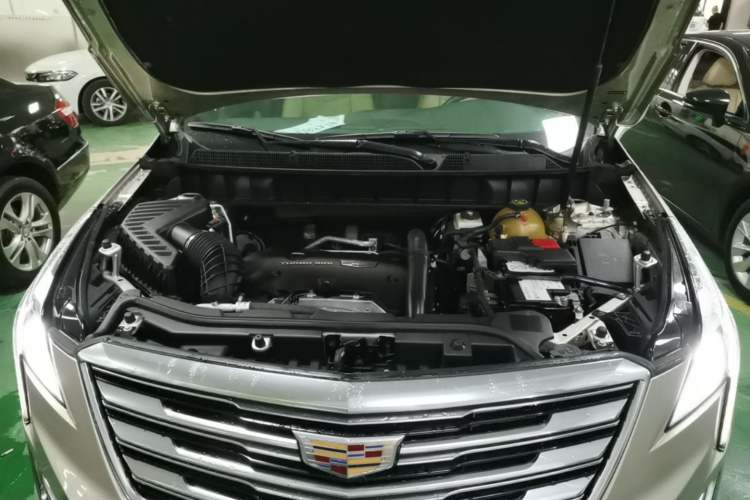 Used Cadillac XT5 2016 28T Four-Wheel Drive Tech Version Engine Bay