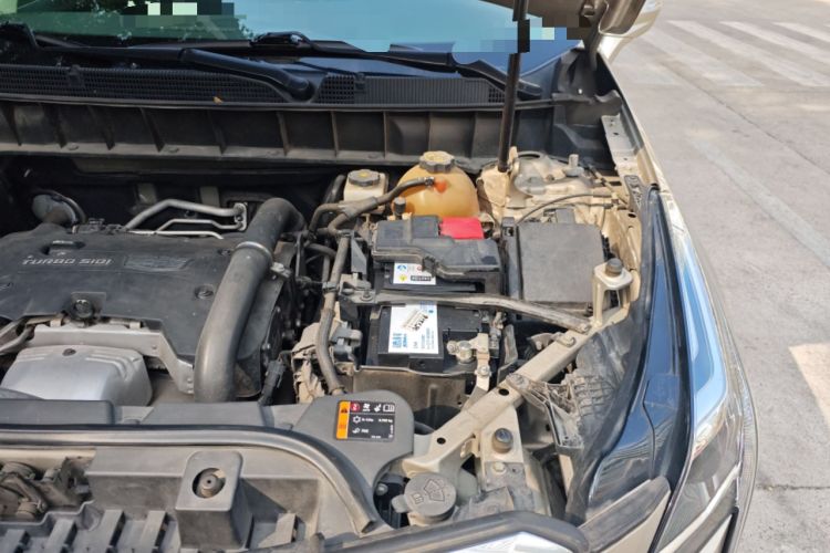Used Cadillac XT5 2016 28T Four-Wheel Drive Tech Version Engine Bay Left