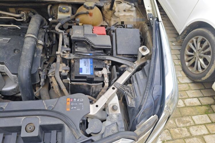 Used Cadillac XT5 2016 28T Four-Wheel Drive Tech Version Engine Bay Left