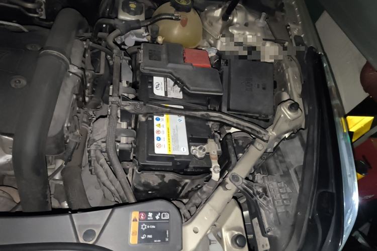 Used Cadillac XT5 2016 28T Four-Wheel Drive Luxury Model Engine Bay Left