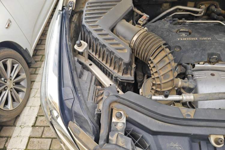 Used Cadillac XT5 2016 28T Four-Wheel Drive Tech Version Engine Bay Right