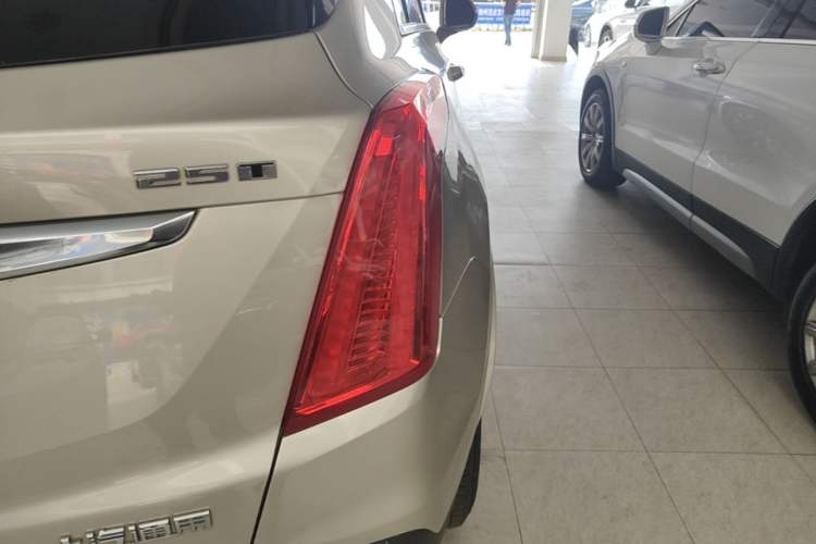 Used Cadillac XT5 2016 25T Luxury Model Exterior 3
