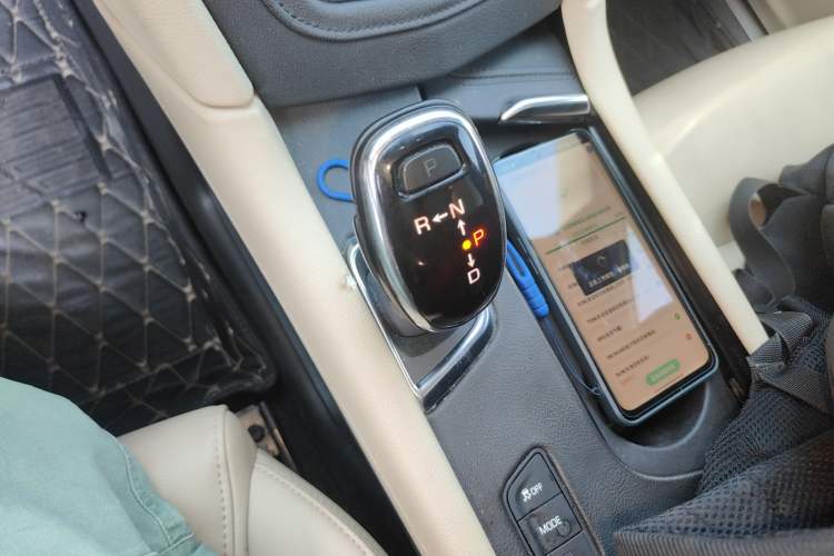 Used Cadillac XT5 2016 28T Four-Wheel Drive Tech Version Gear Lever