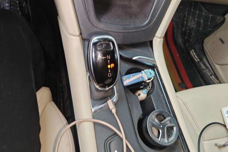 Used Cadillac XT5 2016 25T Tech Edition Gear Lever