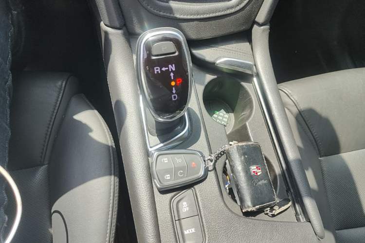 Used Cadillac XT5 2016 25T Luxury Model Gear Lever