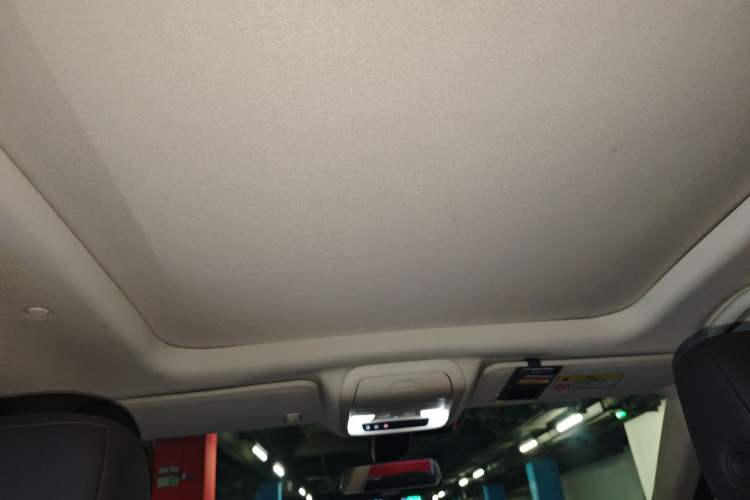 Used Cadillac XT5 2016 28T Four-Wheel Drive Tech Version Headliner