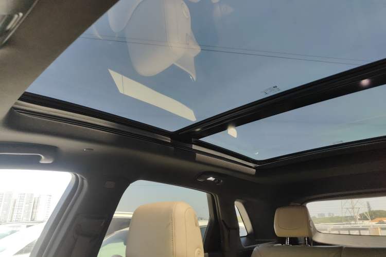 Used Cadillac XT5 2016 28T Four-Wheel Drive Tech Version Headliner