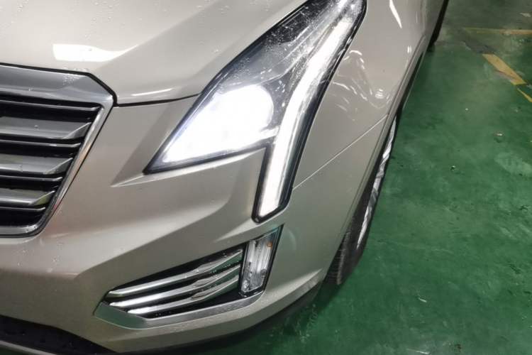 Used Cadillac XT5 2016 28T Four-Wheel Drive Tech Version Left Front Headlight