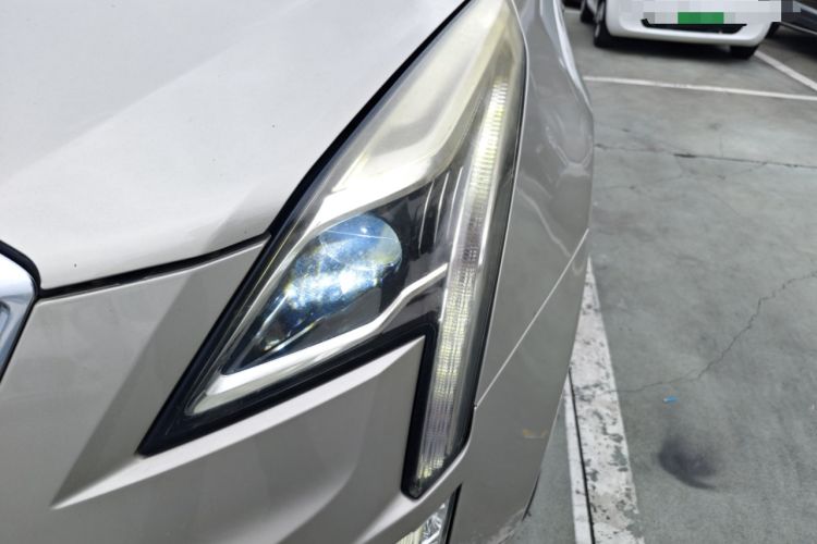 Used Cadillac XT5 2016 28T Four-Wheel Drive Luxury Model Left Front Headlight