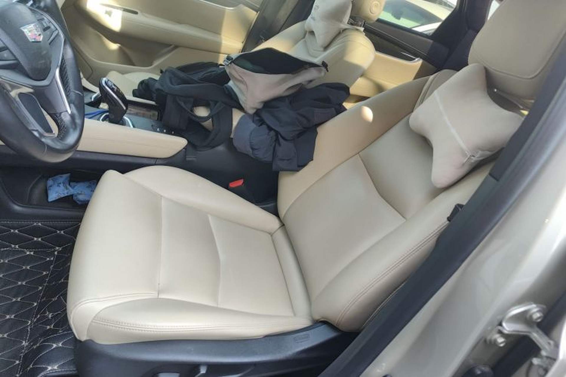 Used Cadillac XT5 2016 28T Four-Wheel Drive Tech Version Left Front Seat