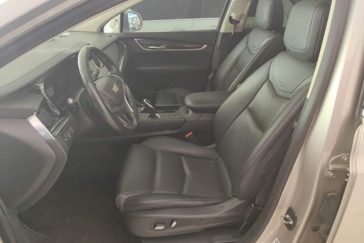 Used Cadillac XT5 2016 25T Luxury Model Left Front Seat