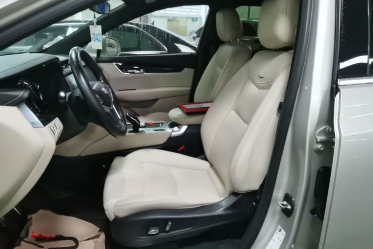 Used Cadillac XT5 2016 28T Four-Wheel Drive Tech Version Left Front Seat