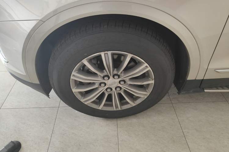 Used Cadillac XT5 2016 25T Luxury Model Left Front Wheel Hub