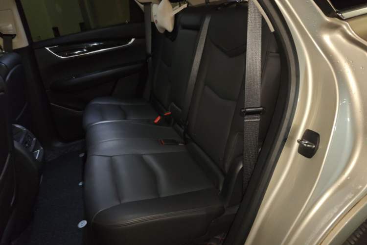 Used Cadillac XT5 2016 28T Four-Wheel Drive Tech Version Left Rear Seat