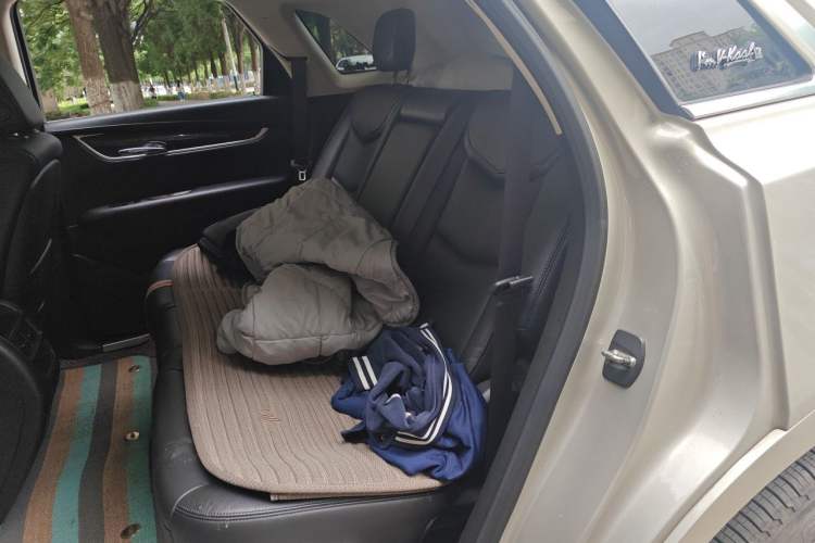 Used Cadillac XT5 2016 28T Four-Wheel Drive Luxury Model Left Rear Seat