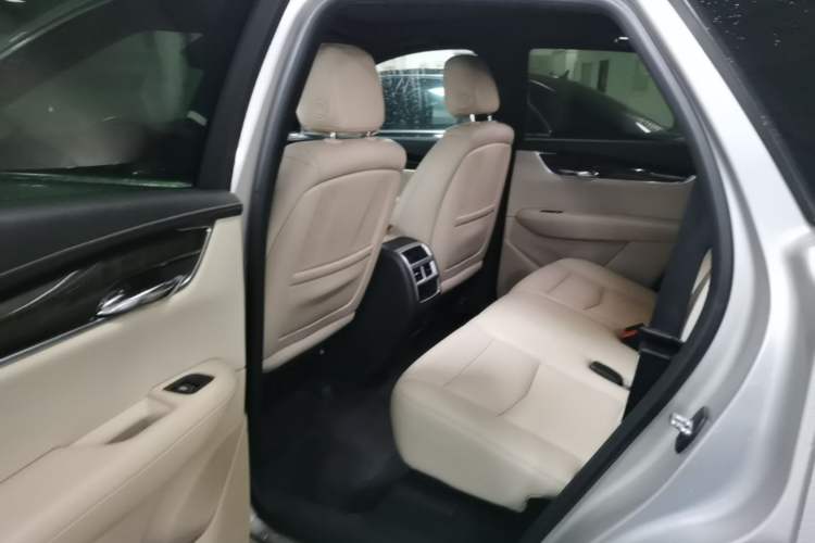 Used Cadillac XT5 2016 28T Four-Wheel Drive Tech Version Left Rear Seat