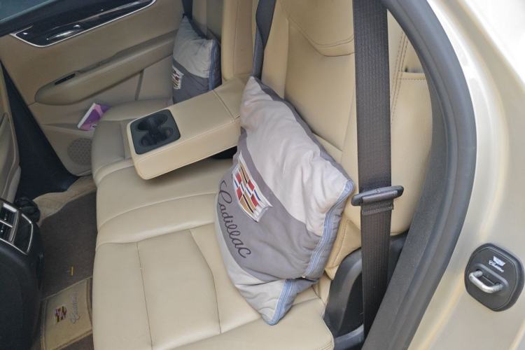 Used Cadillac XT5 2016 28T Four-Wheel Drive Tech Version Left Rear Seat