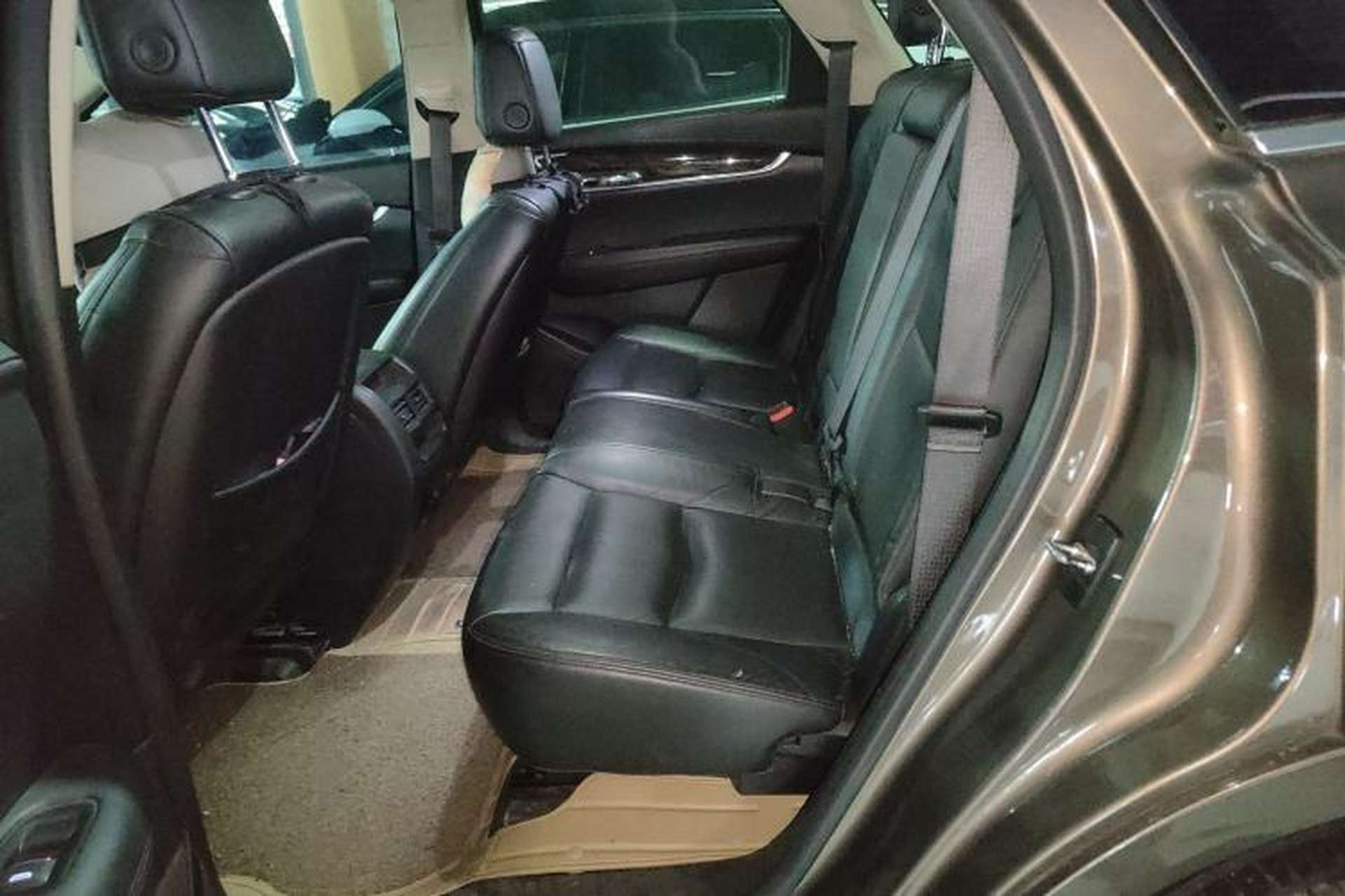 Used Cadillac XT5 2016 25T Luxury Model Left Rear Seat