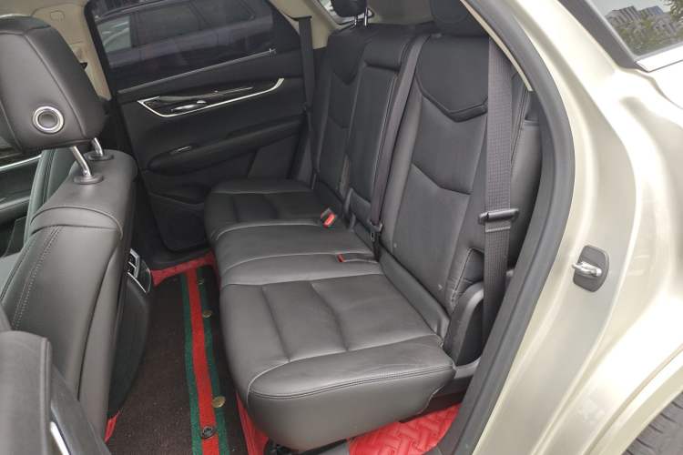 Used Cadillac XT5 2016 28T Four-Wheel Drive Luxury Model Left Rear Seat