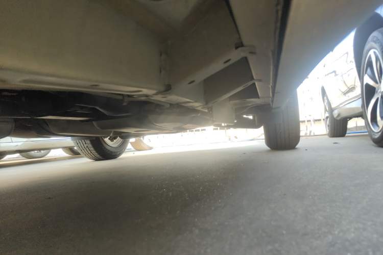 Used Cadillac XT5 2016 28T Four-Wheel Drive Tech Version Left Side Sill