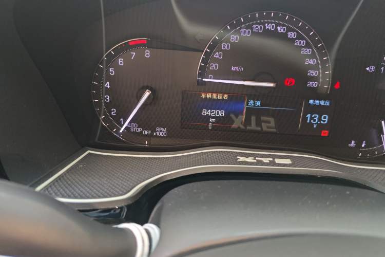Used Cadillac XT5 2016 28T Four-Wheel Drive Tech Version Odometer Close Up