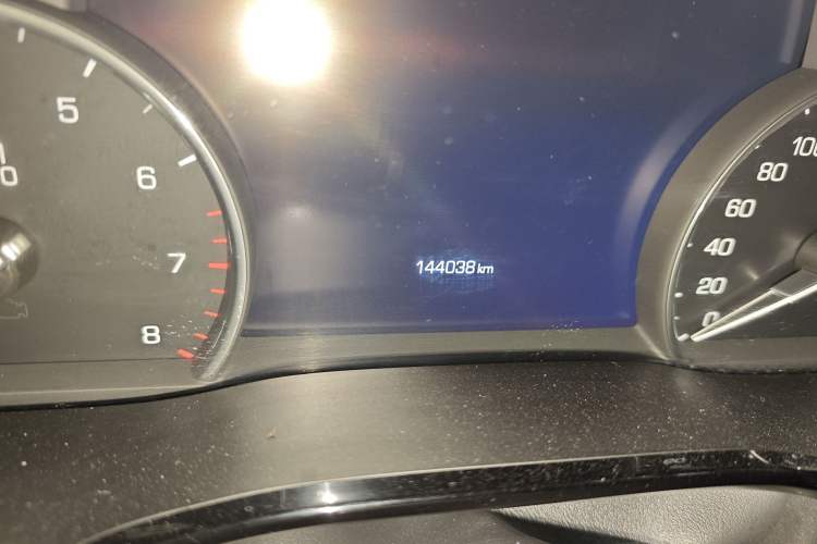 Used Cadillac XT5 2016 28T Four-Wheel Drive Luxury Model Odometer Close Up