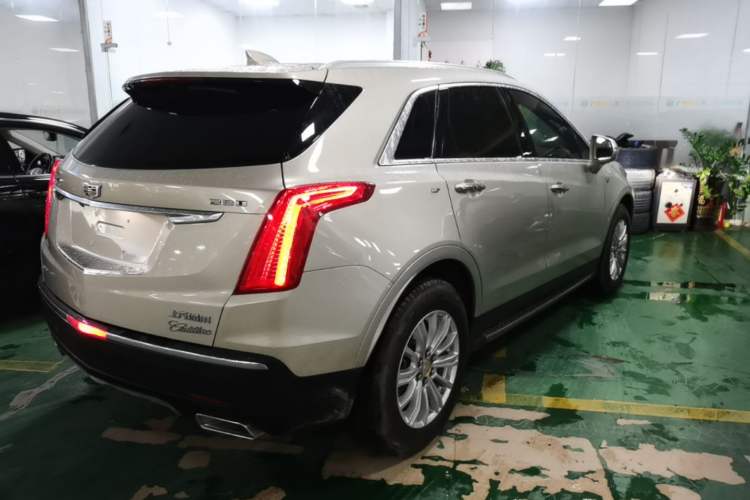 Used Cadillac XT5 2016 28T Four-Wheel Drive Tech Version Rear Right 45 Deg