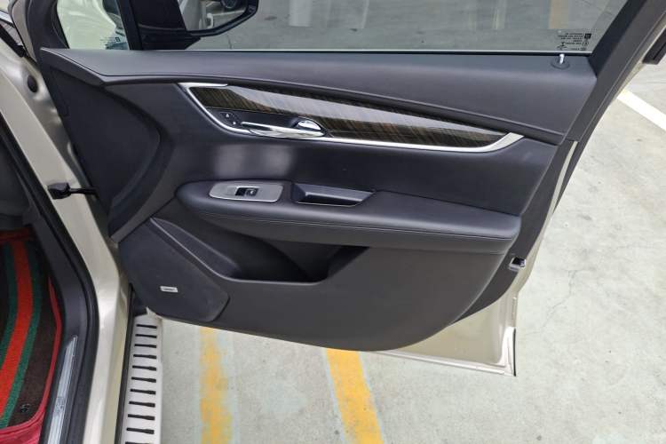 Used Cadillac XT5 2016 28T Four-Wheel Drive Luxury Model Right Front Door Interior