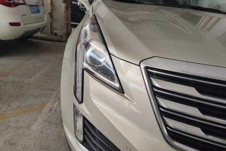 Used Cadillac XT5 2016 25T Luxury Model Right Front Headlight